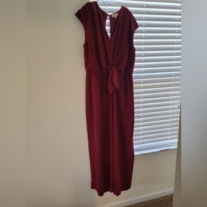 She+and sky maroon . Jumper xL. Front tie. Loose fit . Brand new. No tags